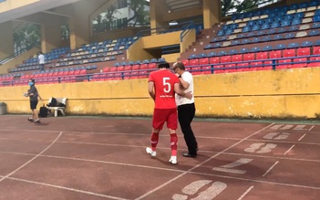 HLV Park tặng quà cho Hải “Quế”, Thành Chung ghi bàn, Hà Nội thắng Viettel 2-0