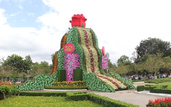 Cận cảnh thác hoa tươi cao 12 mét lớn nhất Việt Nam