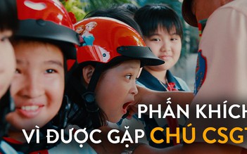 Phấn khích khi được gặp chú CSGT trong ngày khai giảng