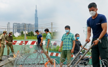 Chốt chặn thép gai được tháo dỡ, người dân phấn khởi ‘thông chỗ nào mừng chỗ đó’