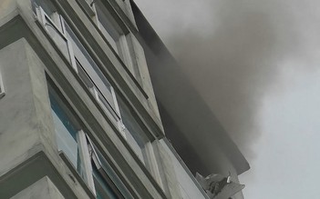 Cháy ở chung cư cao tầng, người dân hốt hoảng
