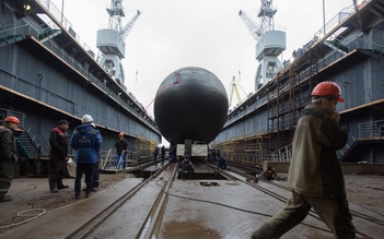 Lãnh đạo nhà máy đóng tàu lớn của Nga đột ngột qua đời