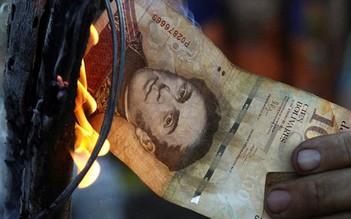 Một nửa nền kinh tế Venezuela đã biến mất