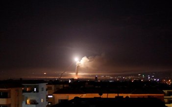 Israel bắn 70 tên lửa vào Syria