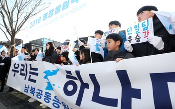 Giữa căng thẳng, người Hàn Quốc nhiệt tình cổ vũ đoàn kết thể thao