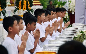 Đội bóng thiếu niên Thái Lan xuất gia để tạ ơn cứu mạng
