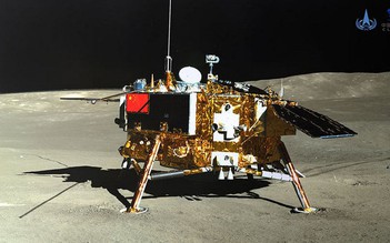 Những hình ảnh đầu tiên từ vùng tối mặt trăng từ tàu Hằng Nga 4