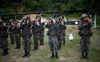 Lo Covid-19, Hàn Quốc ngừng khám sức khỏe nghĩa vụ quân sự trong 2 tuần