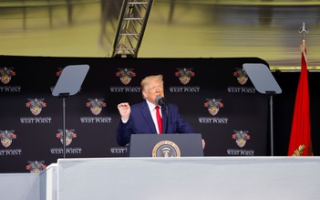 Bàn tán về sức khỏe Tổng thống Trump nổi lên sau chuyến thăm học viện West Point