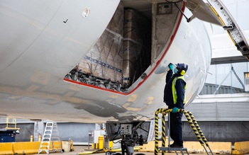 Các hãng hàng không đua vận chuyển vắc xin ngừa Covid-19