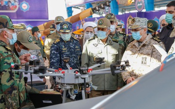 Iran tập trận, khoe dàn UAV vũ trang hùng hậu