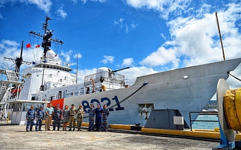 Tàu cảnh sát biển được Mỹ chuyển giao CSB 8021 ghé Guam, sẽ sớm về đến Việt Nam