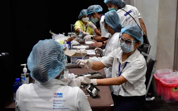 Lo Omicron, Thái Lan rút ngắn thời gian tiêm mũi 3 vắc xin Covid-19