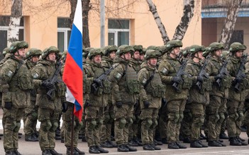 Xem quân liên minh quân sự CSTO duyệt binh trước khi rời Kazakhstan