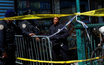 Khung cảnh hoảng loạn trong vụ xả súng bắn 10 người trong ga tàu New York