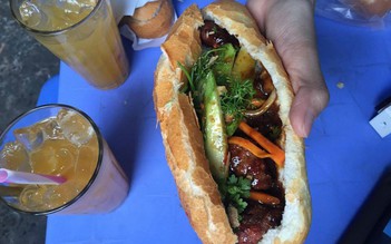 Người Sài Gòn nín thở mua ổ bánh mì thịt nướng ‘ngon nhất thế giới’