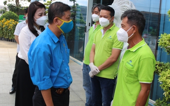 Liên đoàn Lao động TP. HCM thăm người lao động khu xử lý rác Đa Phước