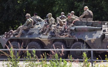Ukraine uy hiếp quân Nga ở Kherson, nhưng gặp khó ở miền đông