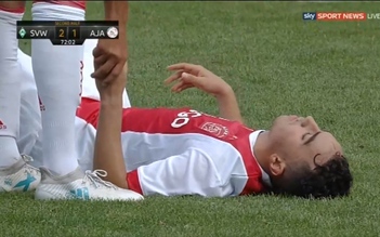 Cầu thủ trẻ của Ajax Amsterdam đột quỵ trên sân