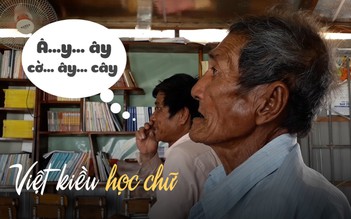 Xóa mù chữ cho Việt Kiều tuổi 70 trên lòng hồ Trị An