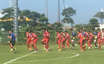 Cầu thủ U.22 Việt Nam 'héo người' dưới cái nắng thiêu đốt Hàn Quốc