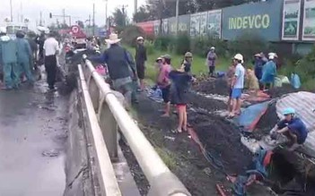 Video: Dân Quảng Ninh vớt than sống tạm sau mưa to lịch sử