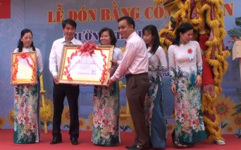Trường tiểu học Đông Ba đón nhận bằng công nhận đạt chuẩn quốc gia mức độ 1