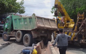 Tai nạn liên hoàn, 3 xe nối đuôi tông nhau trên quốc lộ