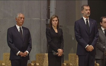 Vua Tây Ban Nha tưởng niệm nạn nhân vụ tấn công Barcelona