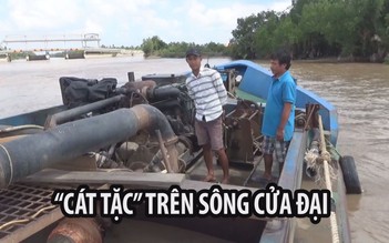 Bắt “cát tặc” trên sông Cửa Đại