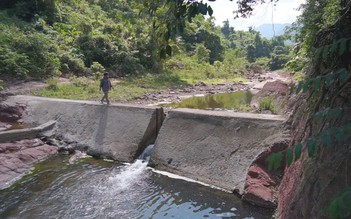 A Bung khát nước sạch trầm trọng