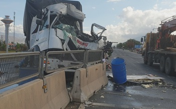 Xe tải tông xe tải ở Ninh Thuận, 1 tài xế chết tại chỗ