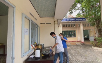 Dựng bếp ăn dã chiến giúp sinh viên mắc kẹt ở Đà Nẵng vì Covid-19