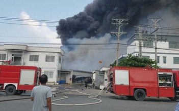 Cháy dữ dội trong Khu công nghiệp Hải Sơn ở Long An