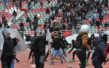 Bạo loạn khủng khiếp ở bóng đá Morocco khiến hơn 100 cảnh sát bị thương