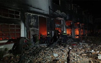 Cháy lớn trong đêm tại công ty giày da Samho Việt Nam