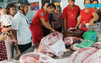 Mở điểm bán thịt heo cứu nông dân ở Đồng Nai