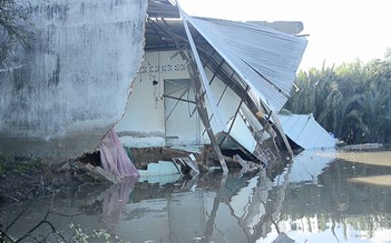 5 căn nhà ở Nhà Bè suýt bị dòng sông 'nuốt chửng' lúc nửa đêm