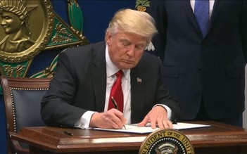 Tòa tối cao Mỹ hồi sinh lệnh cấm nhập cư của Tổng thống Trump