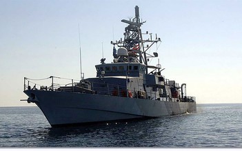 Tàu hải quân Mỹ bắn cảnh cáo tàu Iran