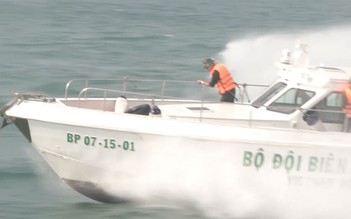 Bộ đội biên phòng Quảng Bình cứu tàu gặp nạn trên biển vào bờ an toàn
