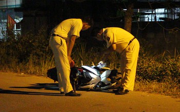 Hai xe máy “đối đầu”, 3 người phải nhập viện