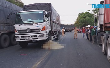 Nữ công nhân chết thảm dưới bánh xe tải
