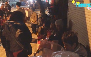 Mang Tết đến gầm cầu cho người vô gia cư ở Hà Nội