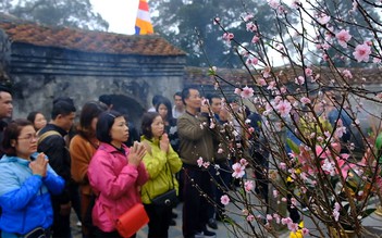 Trung tâm Phật giáo Yên Tử đón hàng chục vạn khách hành hương