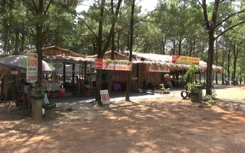 Chuyện lạ ở Quảng Ninh: chính quyền cho phép dân làm hàng quán trái phép trên đất rừng