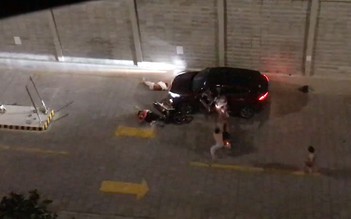 Bàng hoàng thanh niên lái ô tô tông gục 2 người ở Bến Vân Đồn