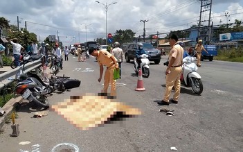 Tai nạn giao thông giữa ô tô khách và 2 xe máy, 2 phụ nữ thương vong