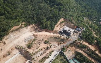 Cận cảnh khu biệt thự xây trái phép trên đất rừng ở Hạ Long