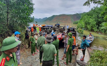 Từ Bến đò Hương Bình, lực lượng chức năng ngày đêm đi tìm nạn nhân mất tích